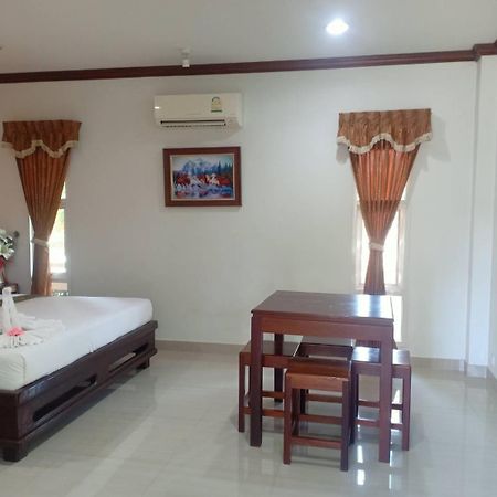 Samut Songkhram Capital O 75415 Nanthachart Riverview Resort מראה חיצוני תמונה